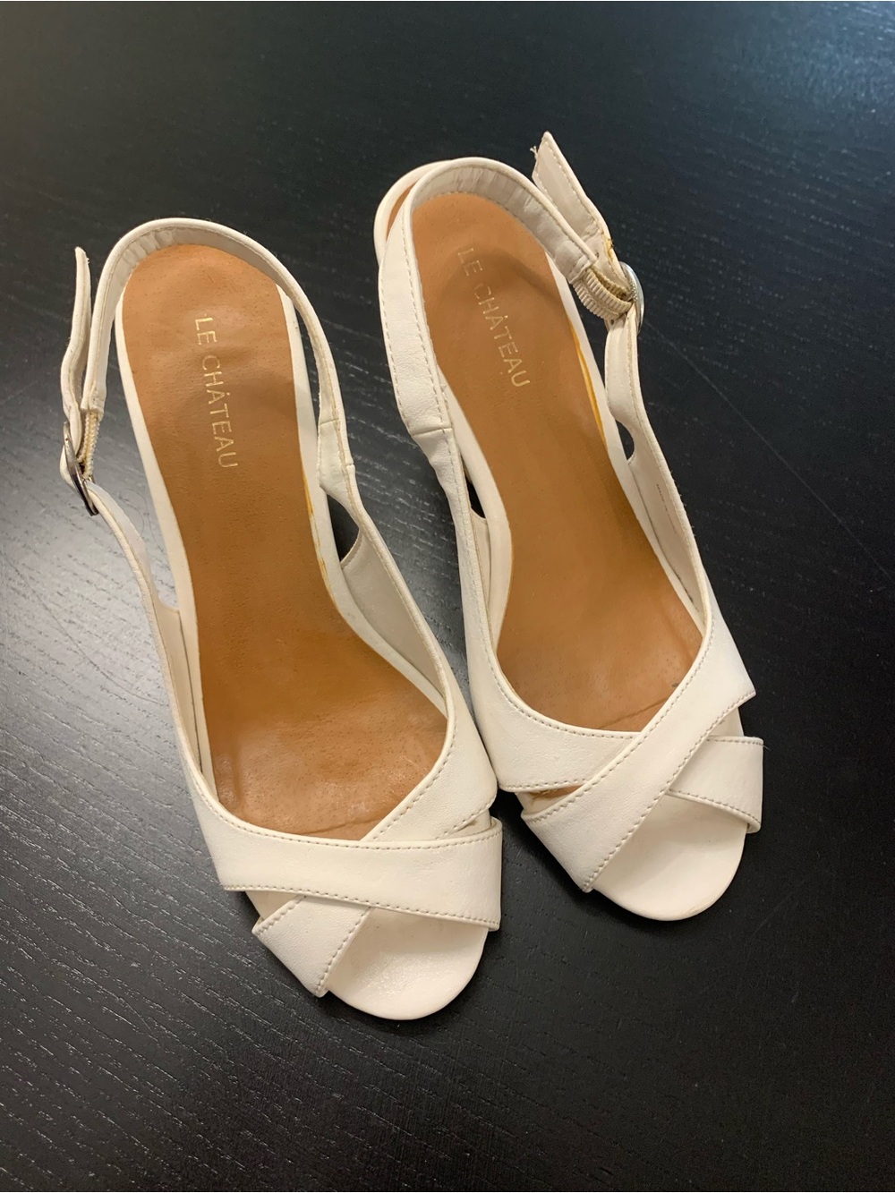 le chateau Size 7 White Open-Toe Slingback Wedges
